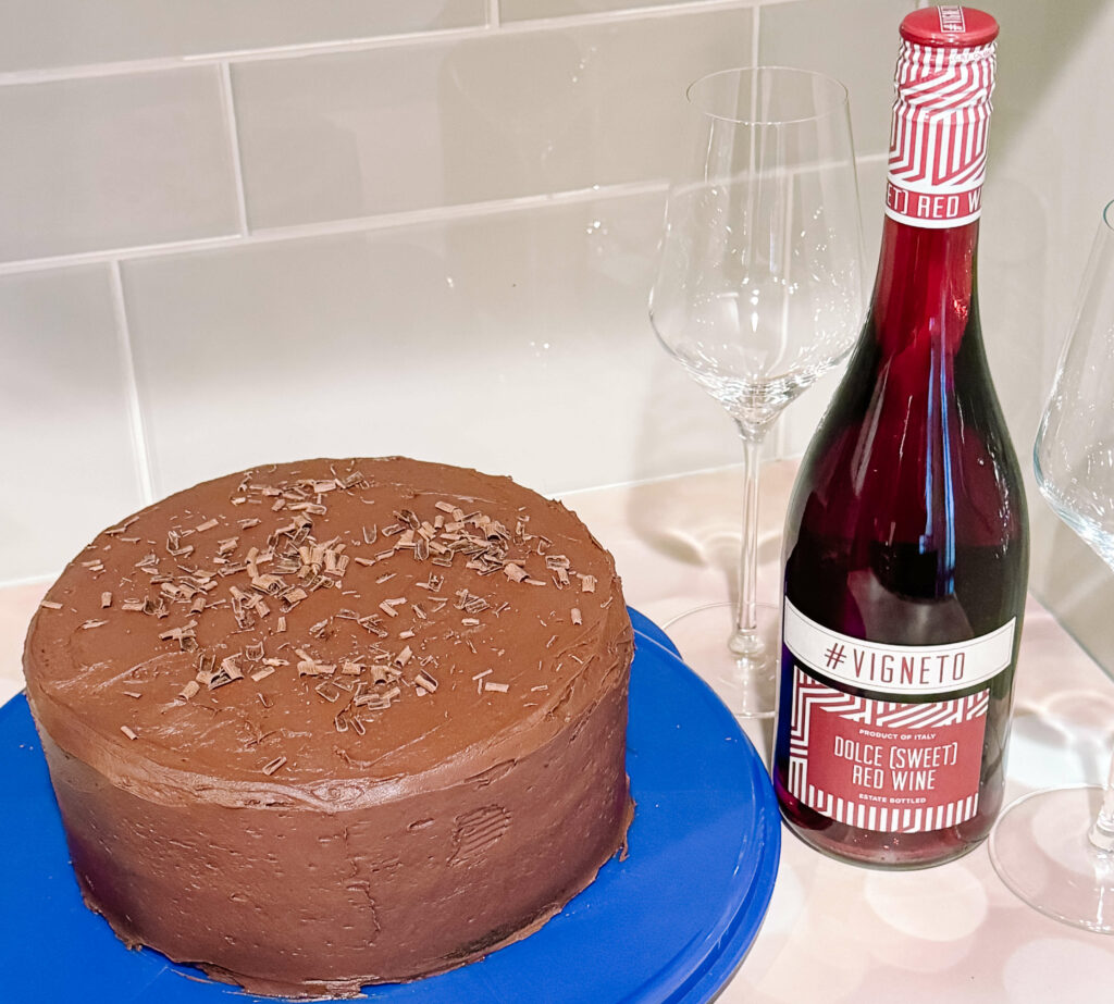 This sparkling wine and chocolate pairing is perfect with this Vignette Dolce Red Wine.